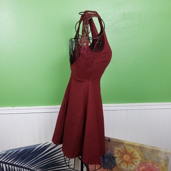 Lulus NWT Burgandy Short Lace Fit and Flare Dress Size Small - Picture 3 of 11